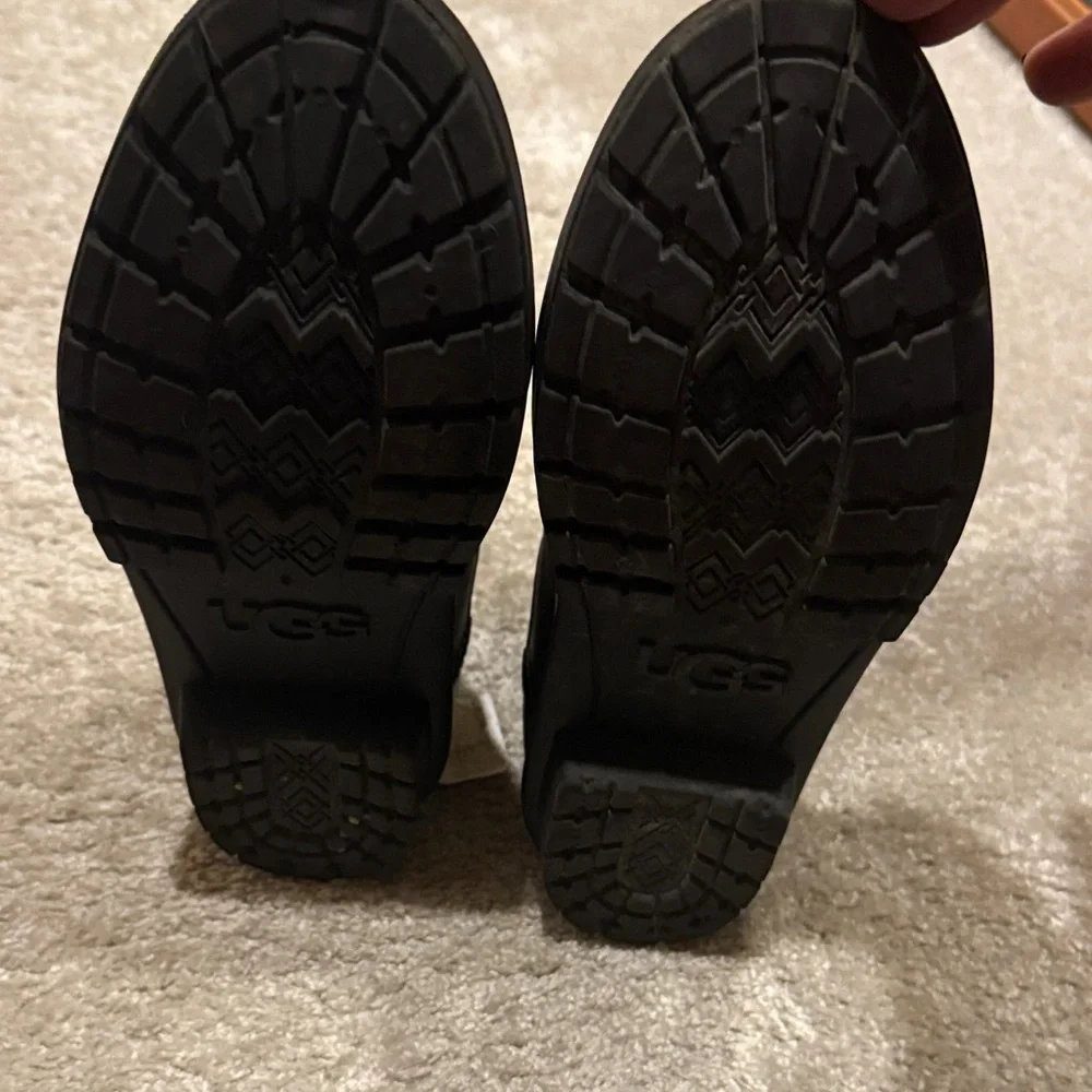 Women’s Ugg “droplet” rain boot.
Size 9 - Picture 6 of 10